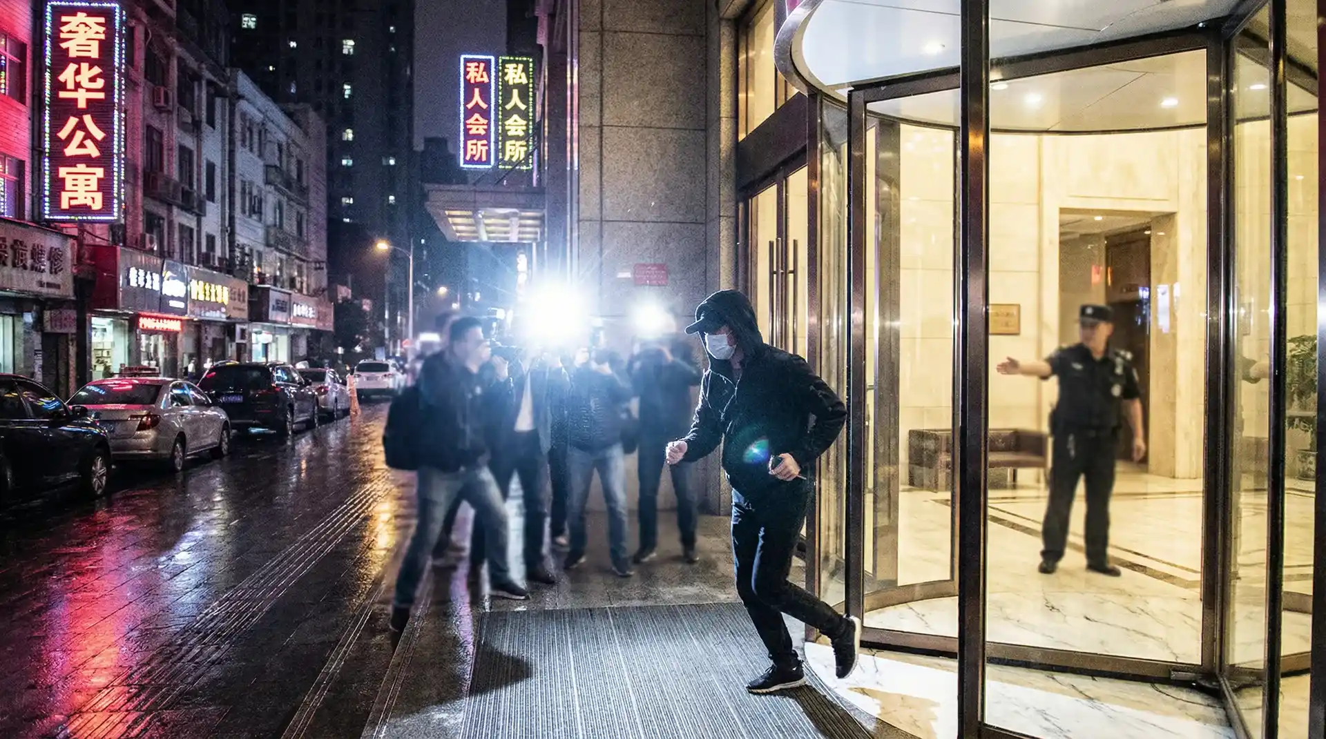 满冠娱乐平台 - 公寓楼下记者围堵